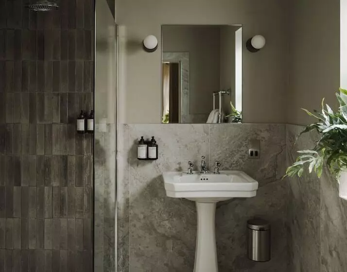 تختخواب و صبحانه Leighton House   Boutique Guesthouse