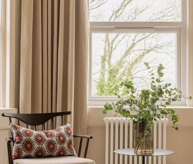 تختخواب و صبحانه Leighton House   Boutique Guesthouse