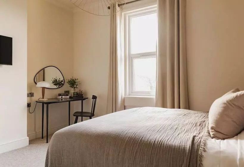 تختخواب و صبحانه Leighton House   Boutique Guesthouse