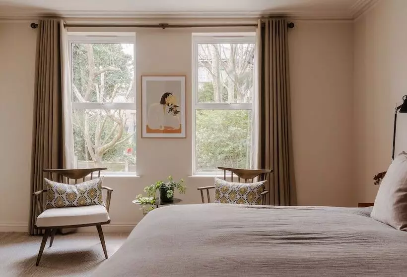 تختخواب و صبحانه Leighton House   Boutique Guesthouse