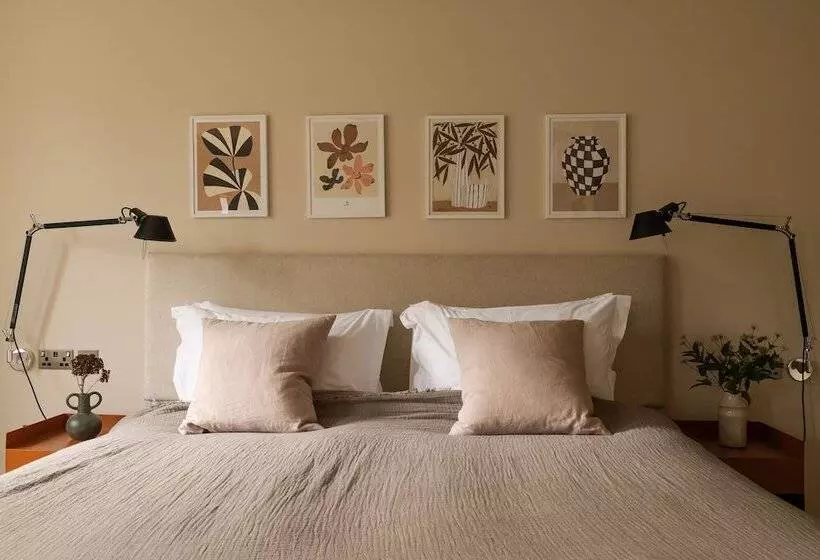 تختخواب و صبحانه Leighton House   Boutique Guesthouse