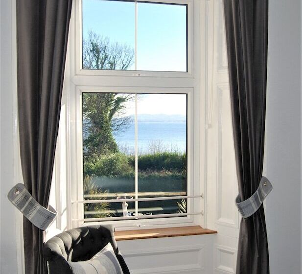 Отель Kingswood