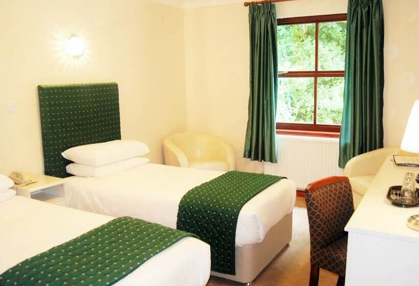 Отель Kingswood