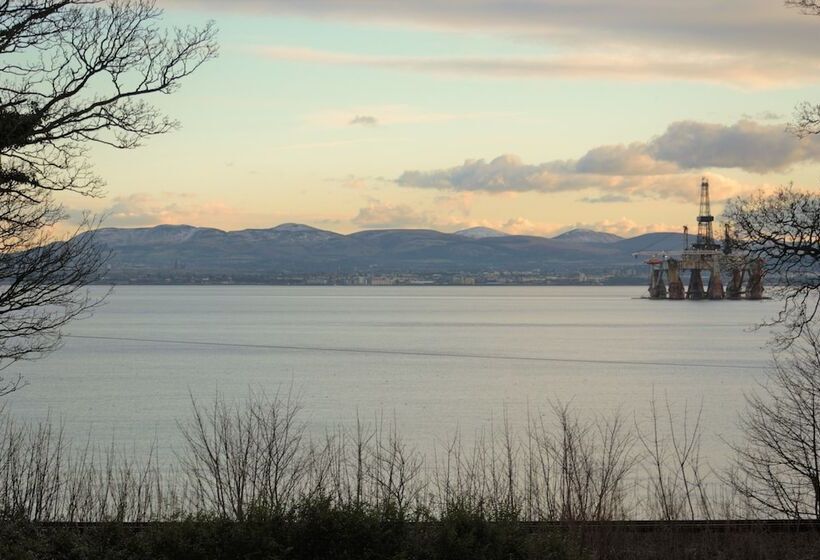 Отель Kingswood