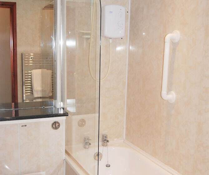 Отель Kingswood