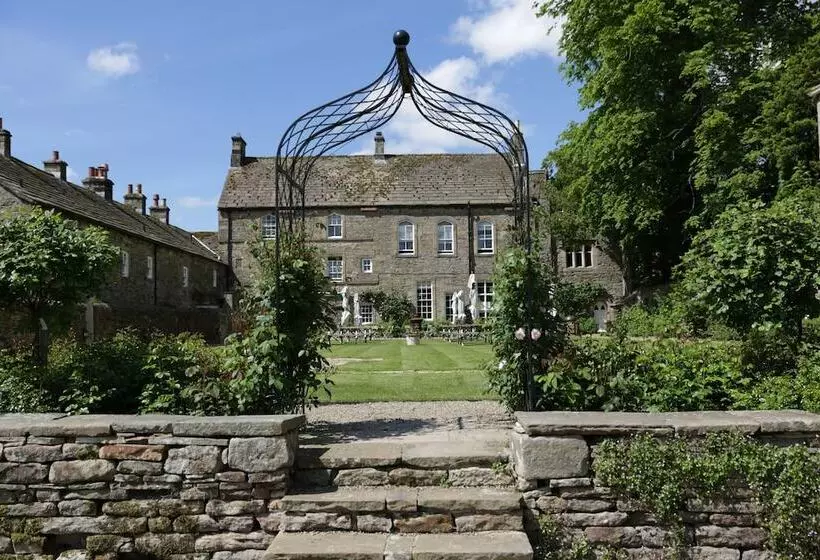 Отель Lord Crewe Arms
