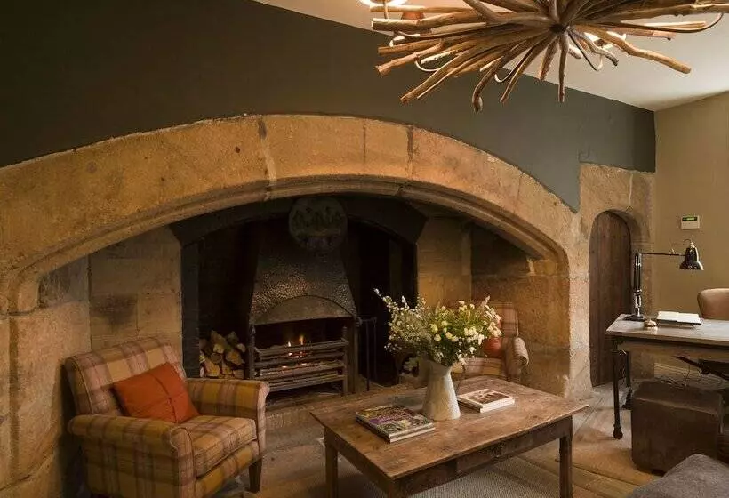 Отель Lord Crewe Arms