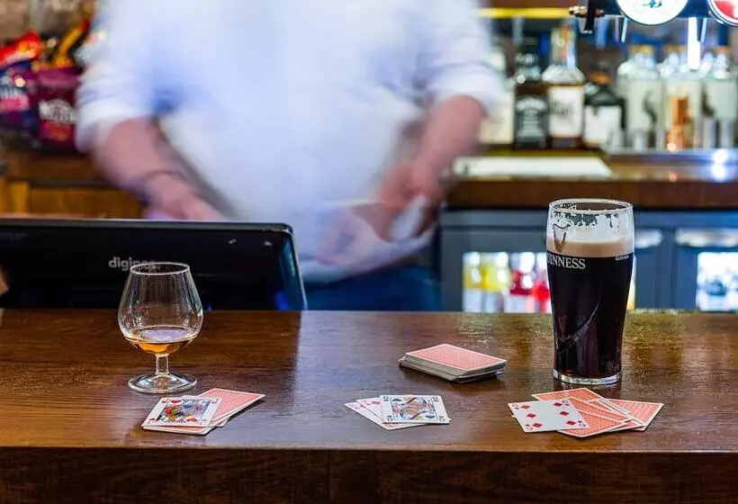 Отель Lord Crewe Arms