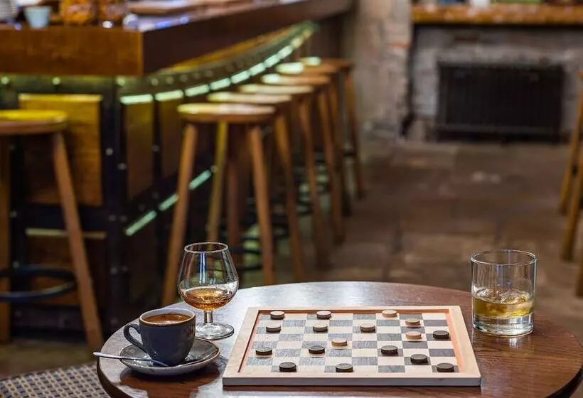 Отель Lord Crewe Arms