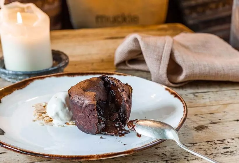 Отель Lord Crewe Arms