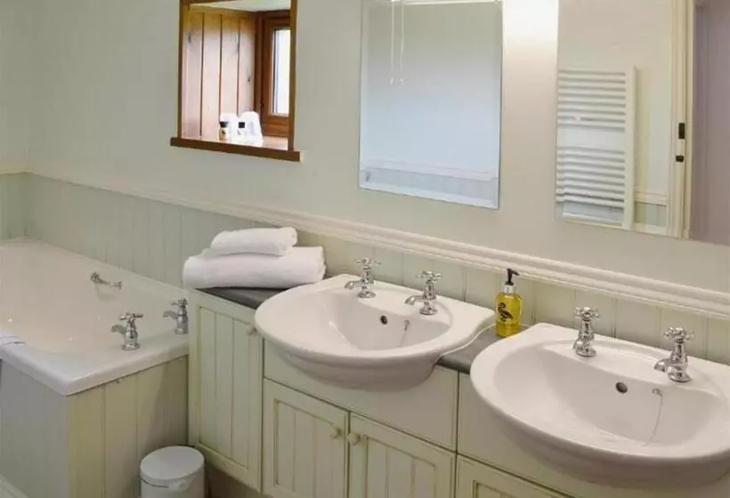 Hotel Penmorvah Manor