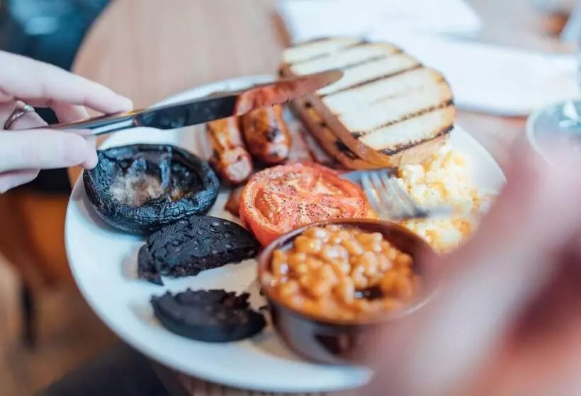 Отель The Blue Boar