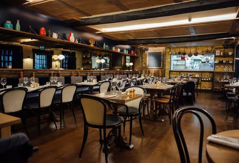 Отель The Blue Boar