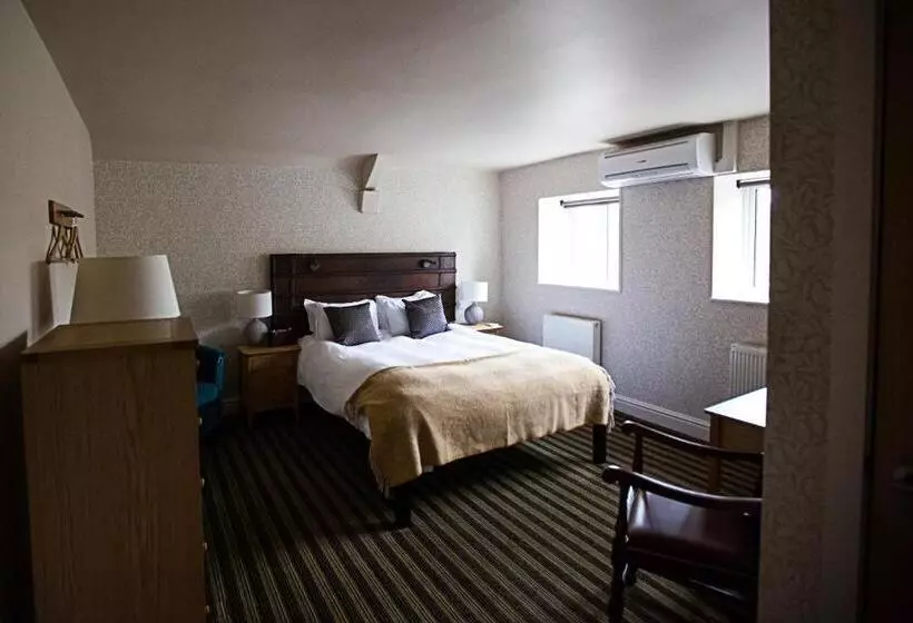 Отель The Blue Boar