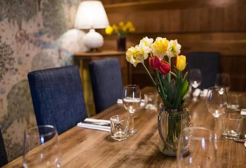 Отель The Blue Boar