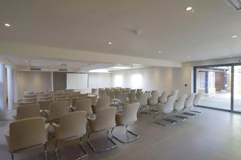 The Lodge Hotel Putney