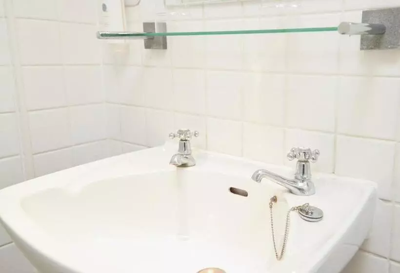 Lamb Hotel By Greene King Inns