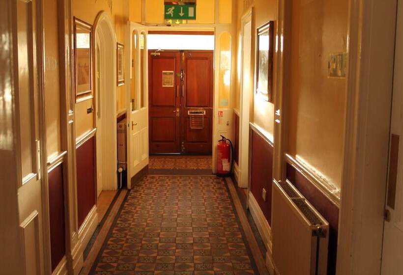 The Menai Hotel And Bar