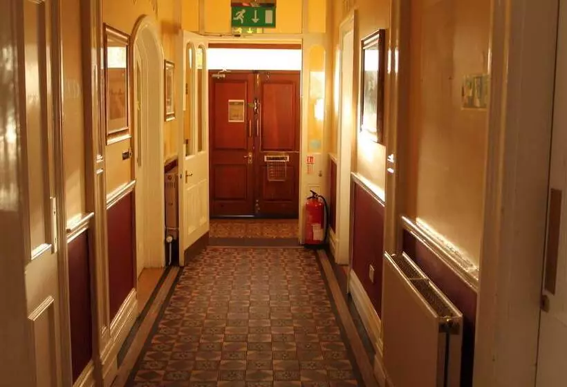 The Menai Hotel And Bar