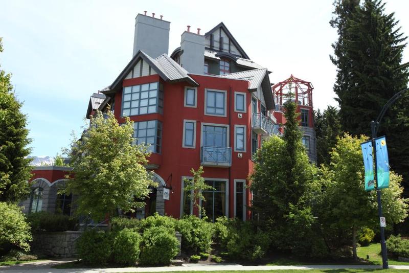 هتل Alpenglow Lodge By Mountainview