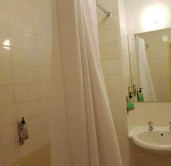 בית מלון כפרי Schoolhouse Restaurant And