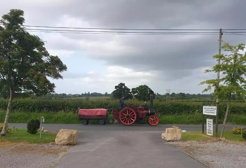 בית מלון כפרי Schoolhouse Restaurant And