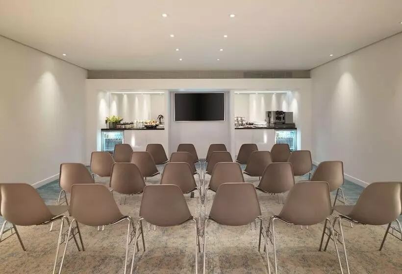 Отель St Martins Lane London