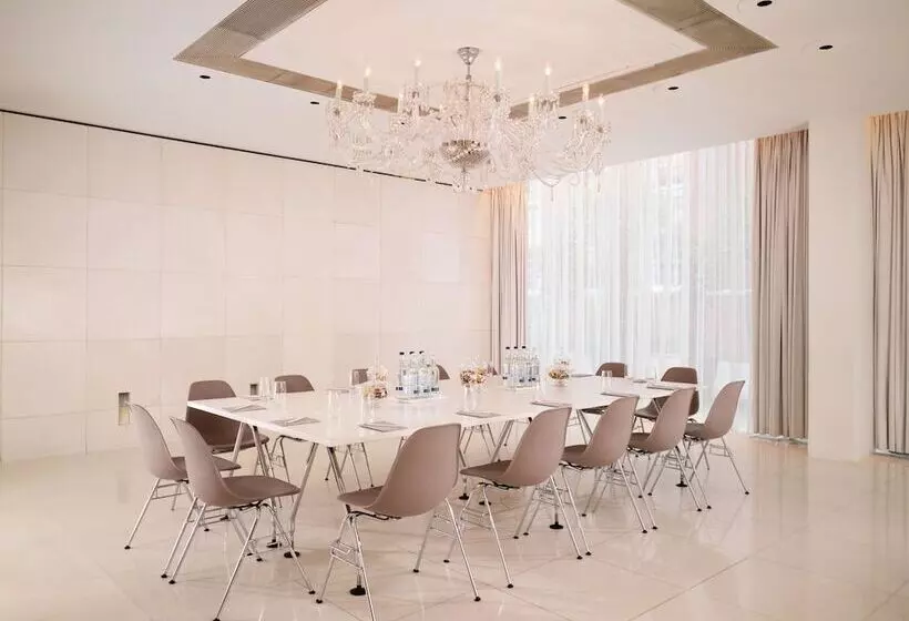 Отель St Martins Lane London