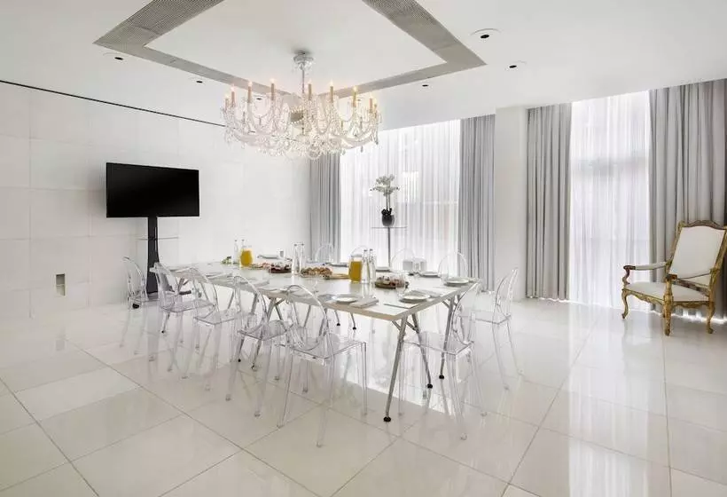 Отель St Martins Lane London