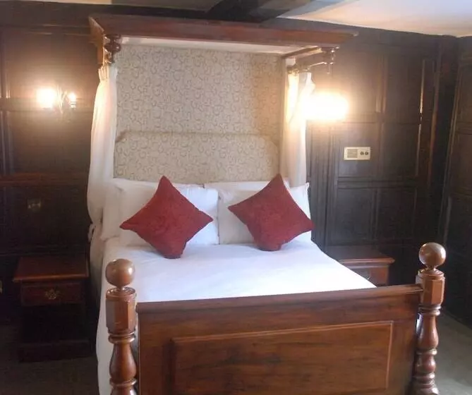 Отель The Radnorshire Arms