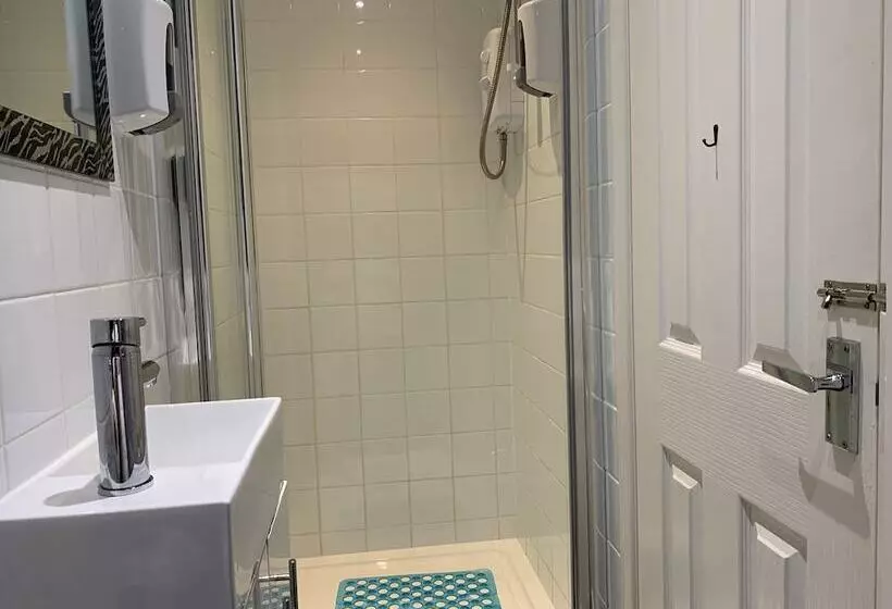 בית מלון כפרי The Royal Clarence