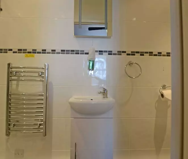 בית מלון כפרי The Royal Clarence