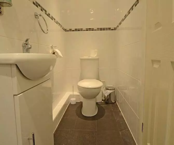 בית מלון כפרי The Royal Clarence