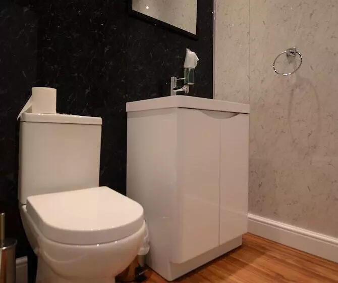 בית מלון כפרי The Royal Clarence