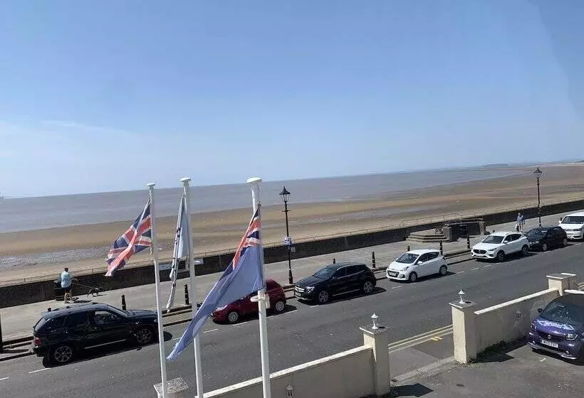 בית מלון כפרי The Royal Clarence