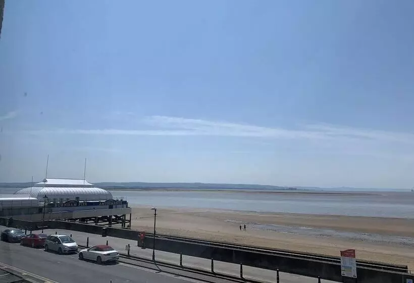 בית מלון כפרי The Royal Clarence