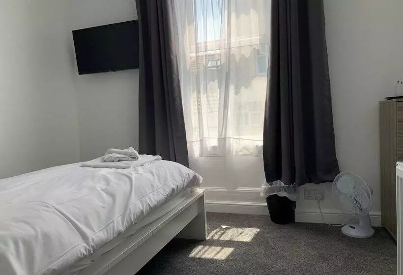 בית מלון כפרי The Royal Clarence