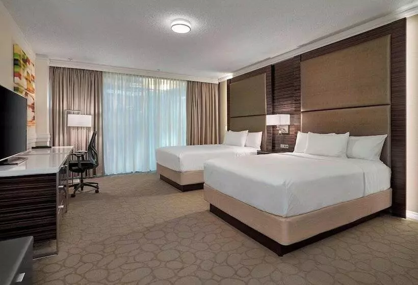 Delta Hotels By Marriott Edmonton Centre Suites