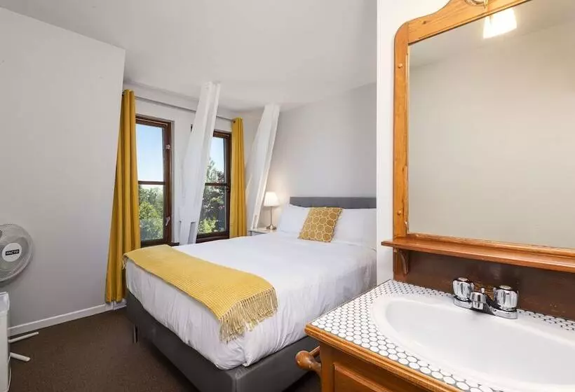 هتل Auberge Des Nuages