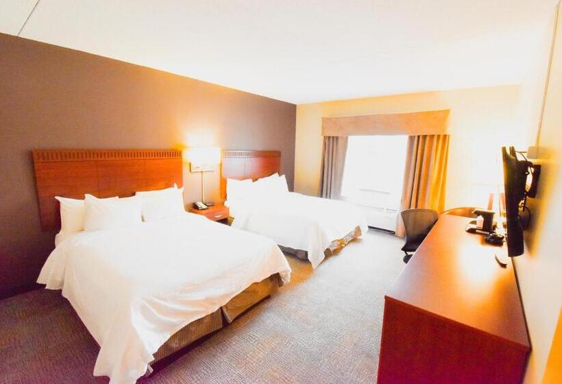 هتل Canad Inns Destination Centre Garden City