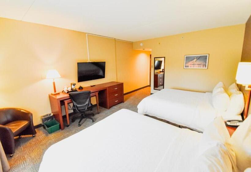 هتل Canad Inns Destination Centre Garden City