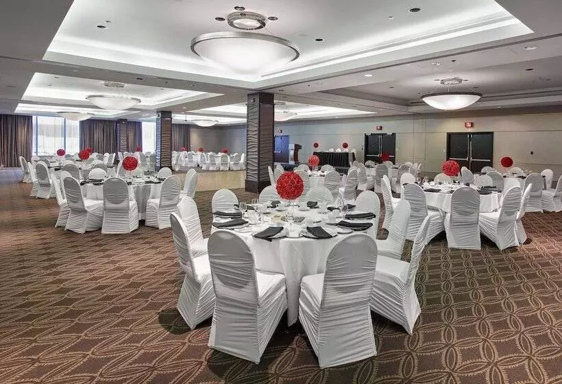 Delta Hotels By Marriott Edmonton Centre Suites