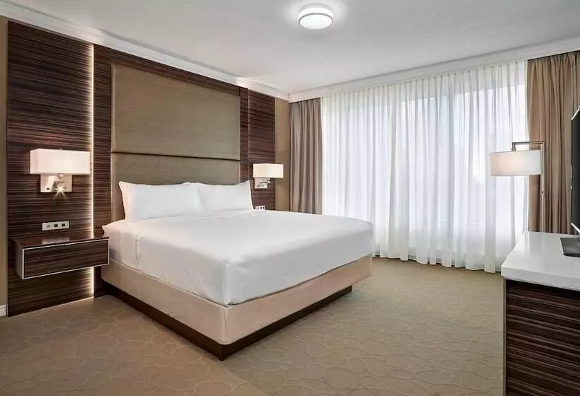 Delta Hotels By Marriott Edmonton Centre Suites