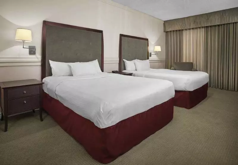 Delta Hotels By Marriott Edmonton Centre Suites