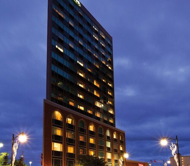 Radisson Hotel & Suites Fallsview