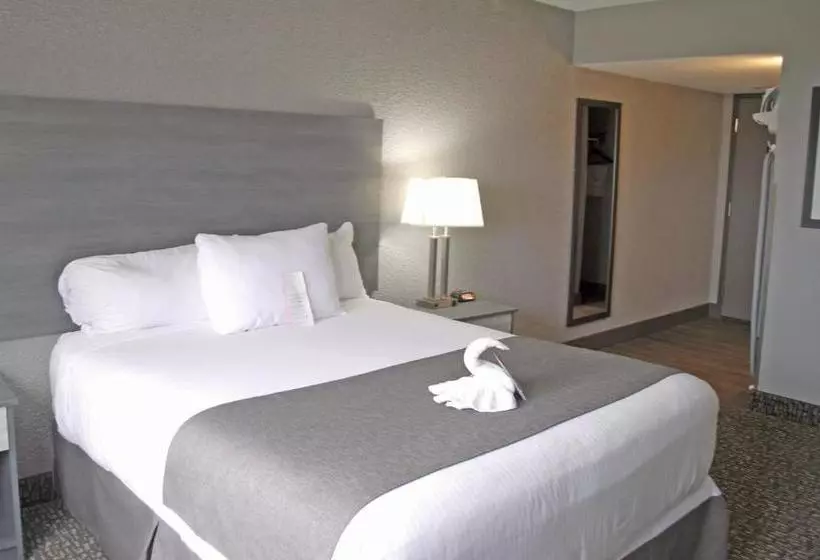 호텔 Ramada By Wyndham Edmonton Yellowhead Nw