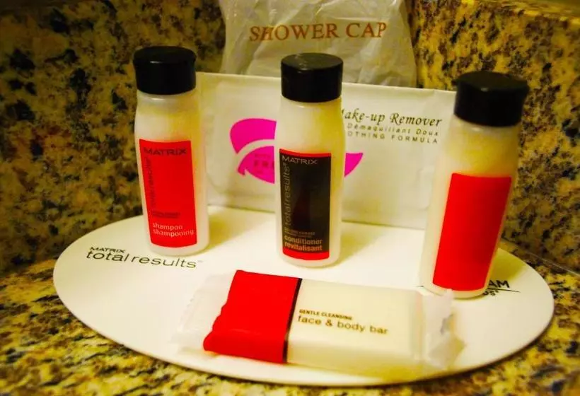 호텔 Ramada By Wyndham Edmonton Yellowhead Nw