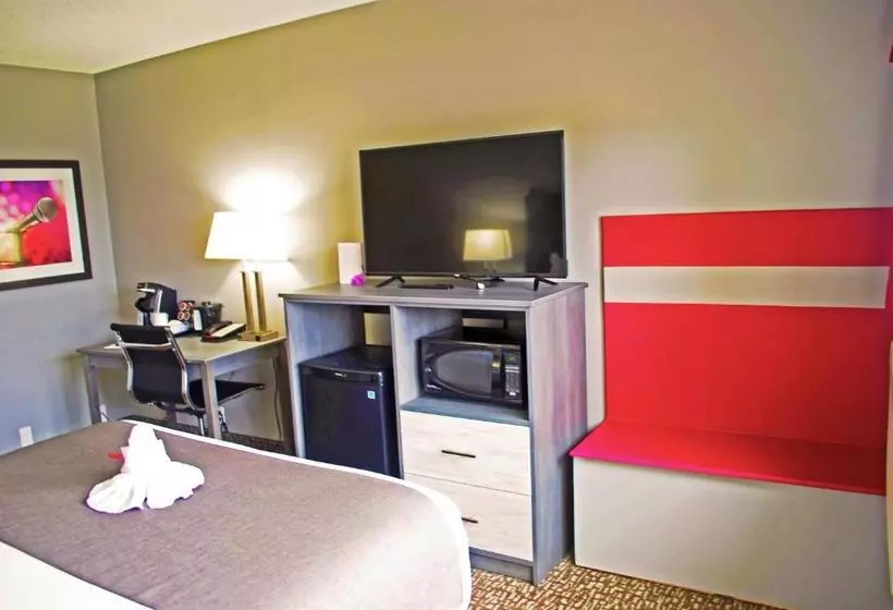 호텔 Ramada By Wyndham Edmonton Yellowhead Nw