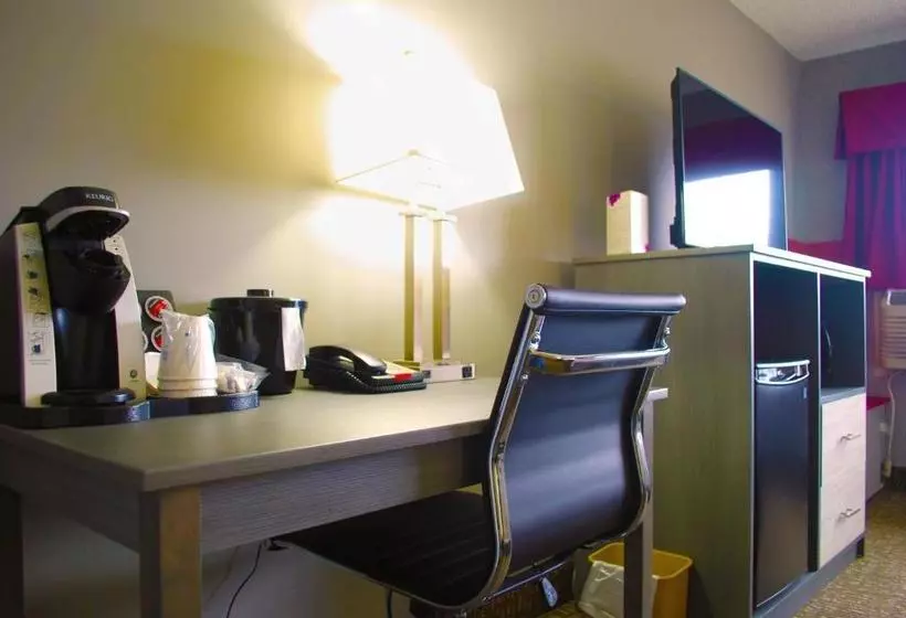 호텔 Ramada By Wyndham Edmonton Yellowhead Nw