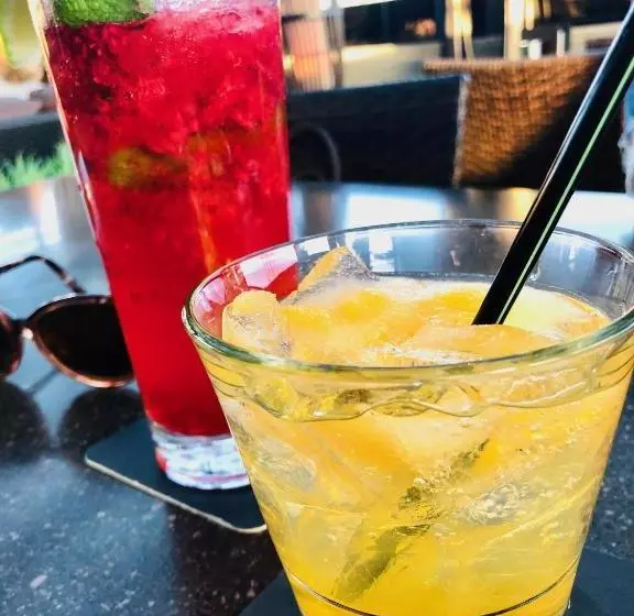 호텔 Ramada By Wyndham Edmonton Yellowhead Nw